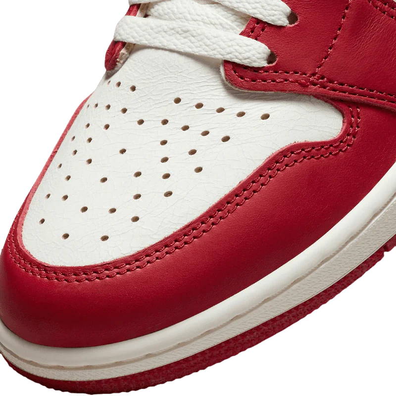 AIR JORDAN 1 HIGH CHICAGO LOST AND FOUND